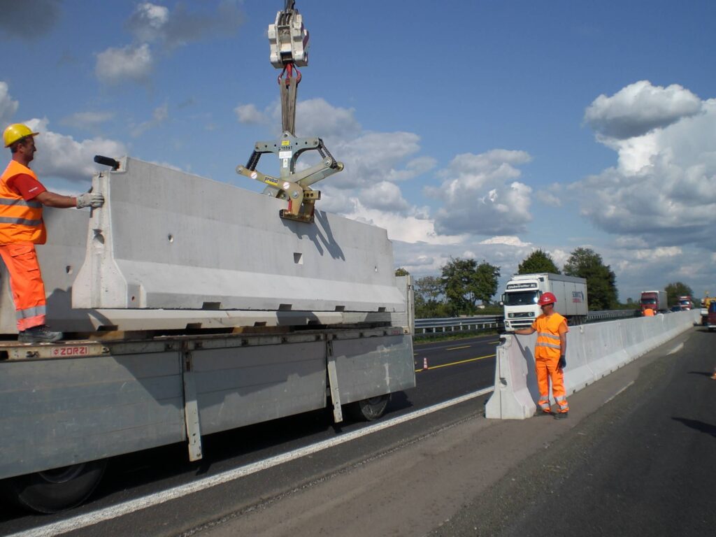 posa e messa in opera barriere di sicurezza in autostrada