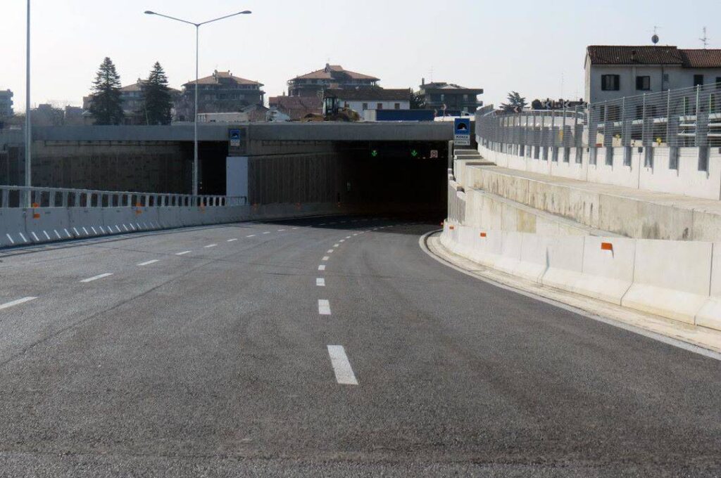 ss36 tunnel di monza: posa barriere e pannelli fonoassorbenti