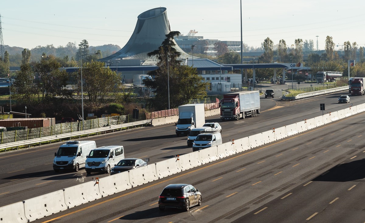 la più moderna barriera di sicurezza (in configurazione spartitraffico) FAST sulla più moderna autostrada d'Italia (A8 dei Laghi) nel tratto di Lainate